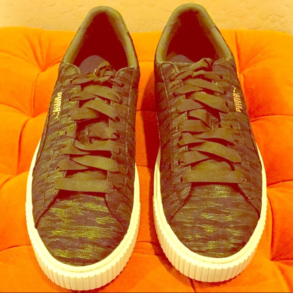 ONLY ONE PAIR! Puma Print Sneakers
